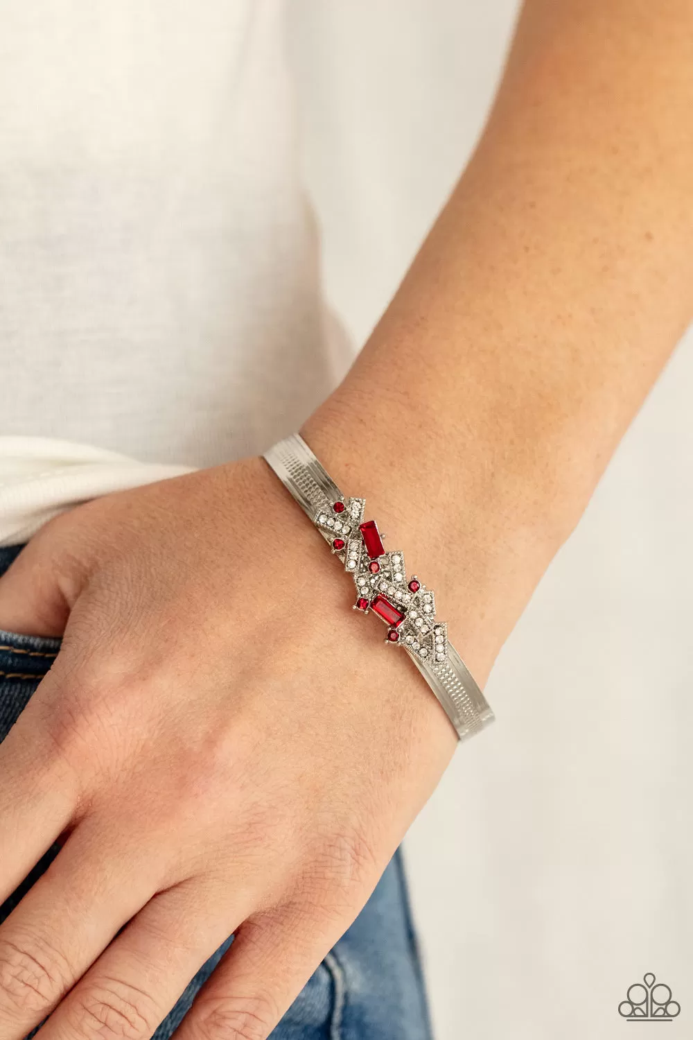 A Chic Clique Red-Bracelet