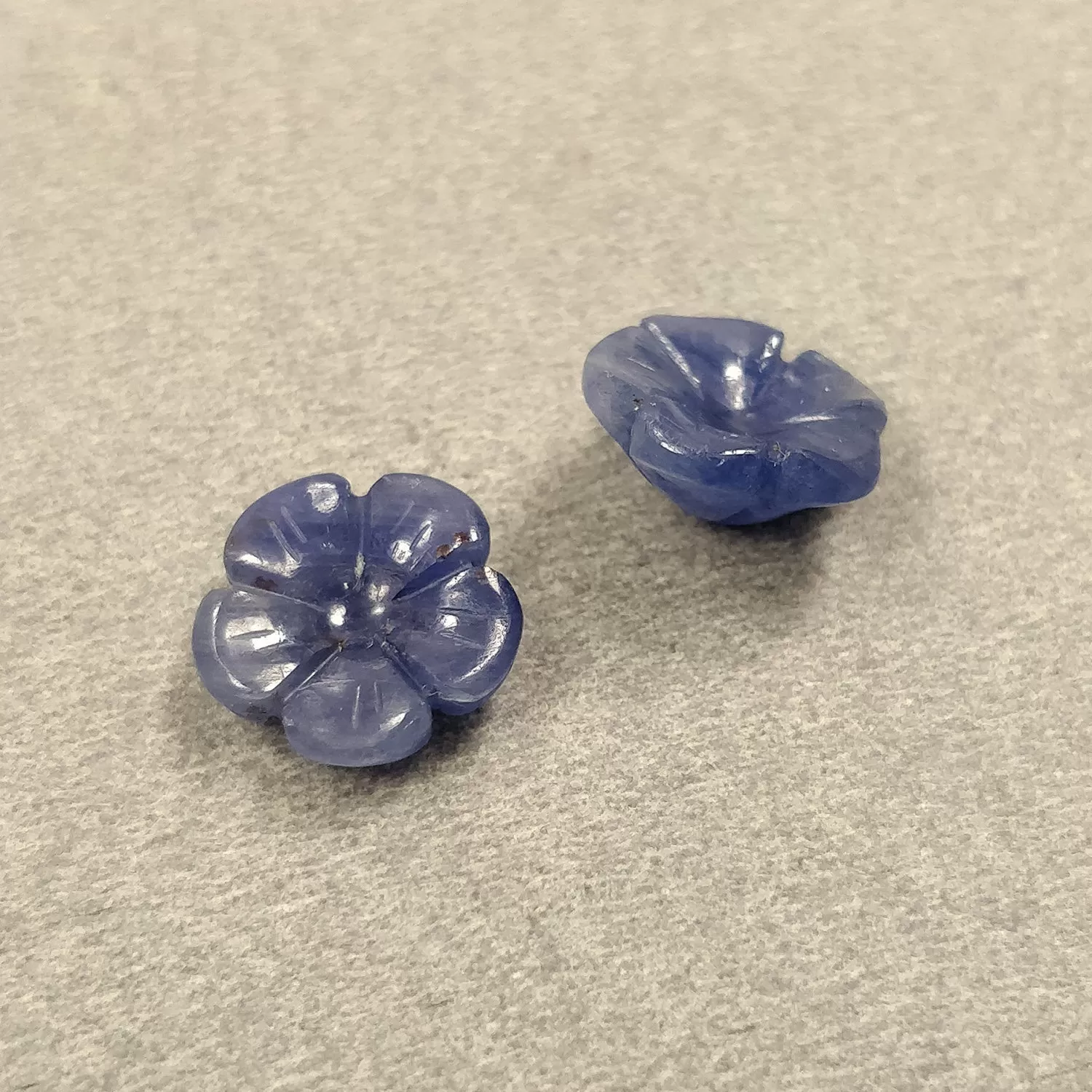 BLUE SAPPHIRE Gemstone Carving : 8.50ct Natural Untreated Unheated Sapphire Gemstone Hand Carved Round FLOWER Shape 11.10mm Pair For Jewelry