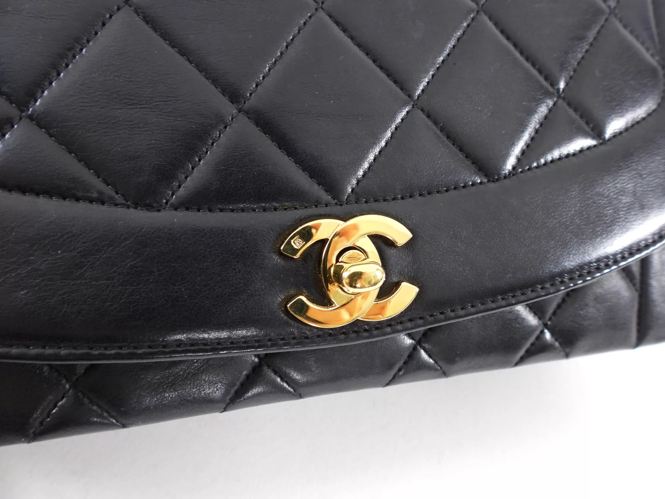 Chanel Vintage 2000-2002 Black Lambskin Quilt Diana Medium Flap Bag