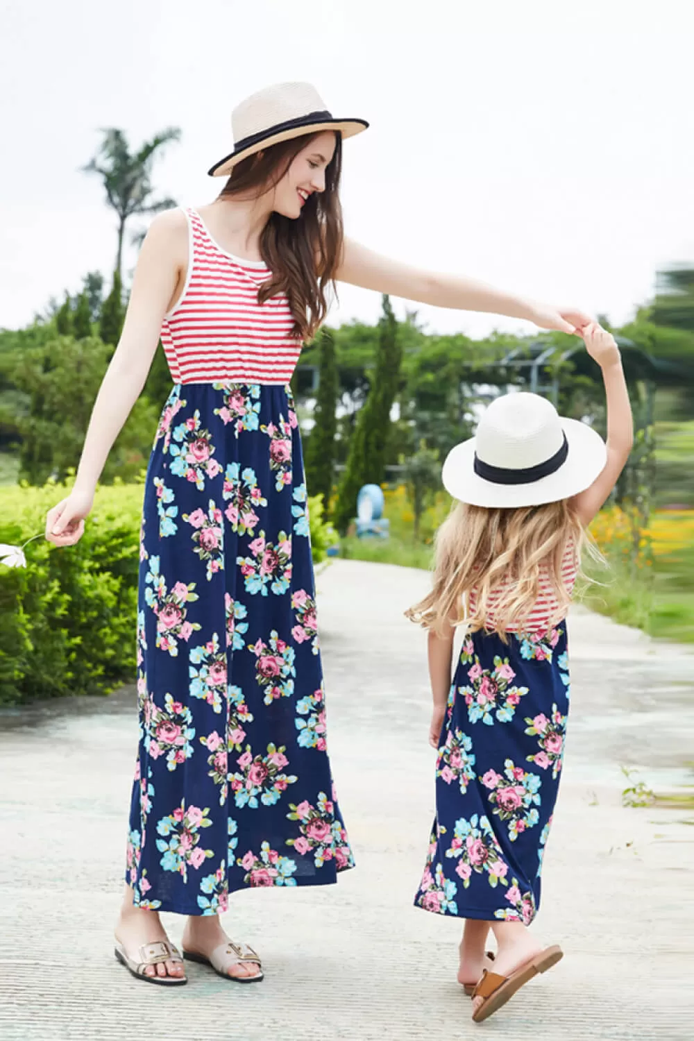 Damen gestreiftes, ärmelloses Kleid mit Blumenmuster, Mutter-Tochter-Badebekleidung