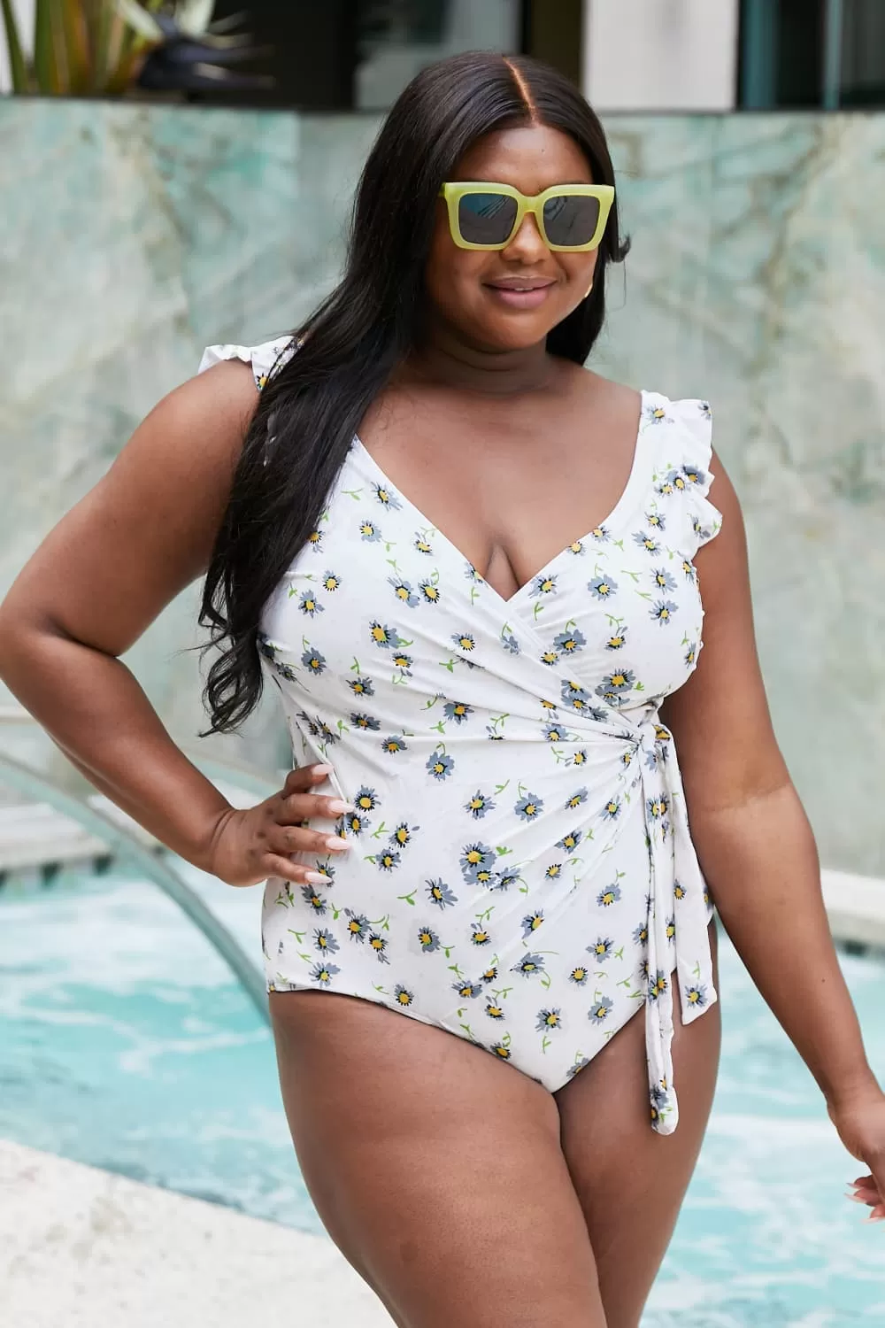 Damen Marina West Swim Float On Ruffle Faux Wrap Einteiler in Gänseblümchen-Creme-Mutter-Tochter-Bademode