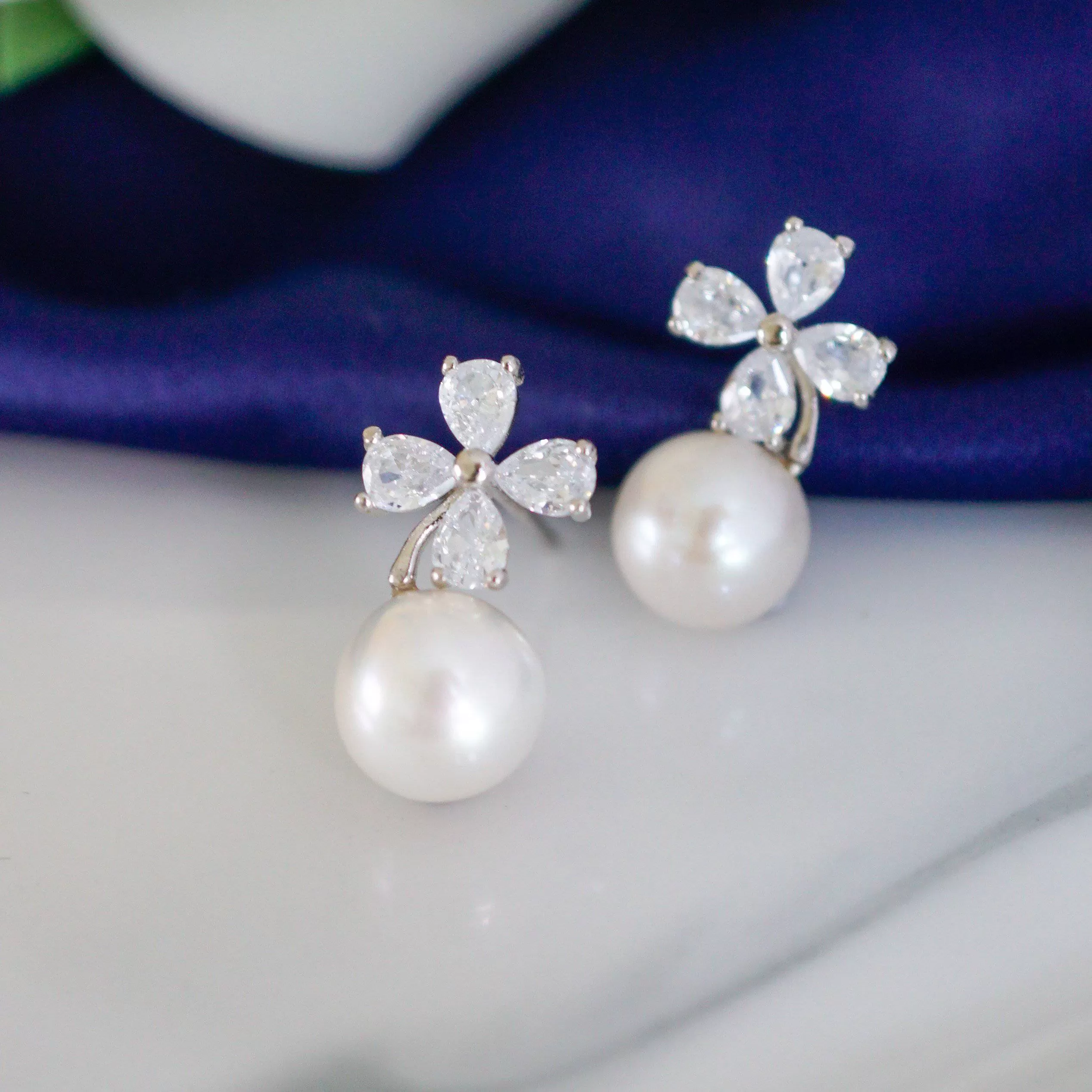 Elegant Freshwater Pearl Earrings WE00056