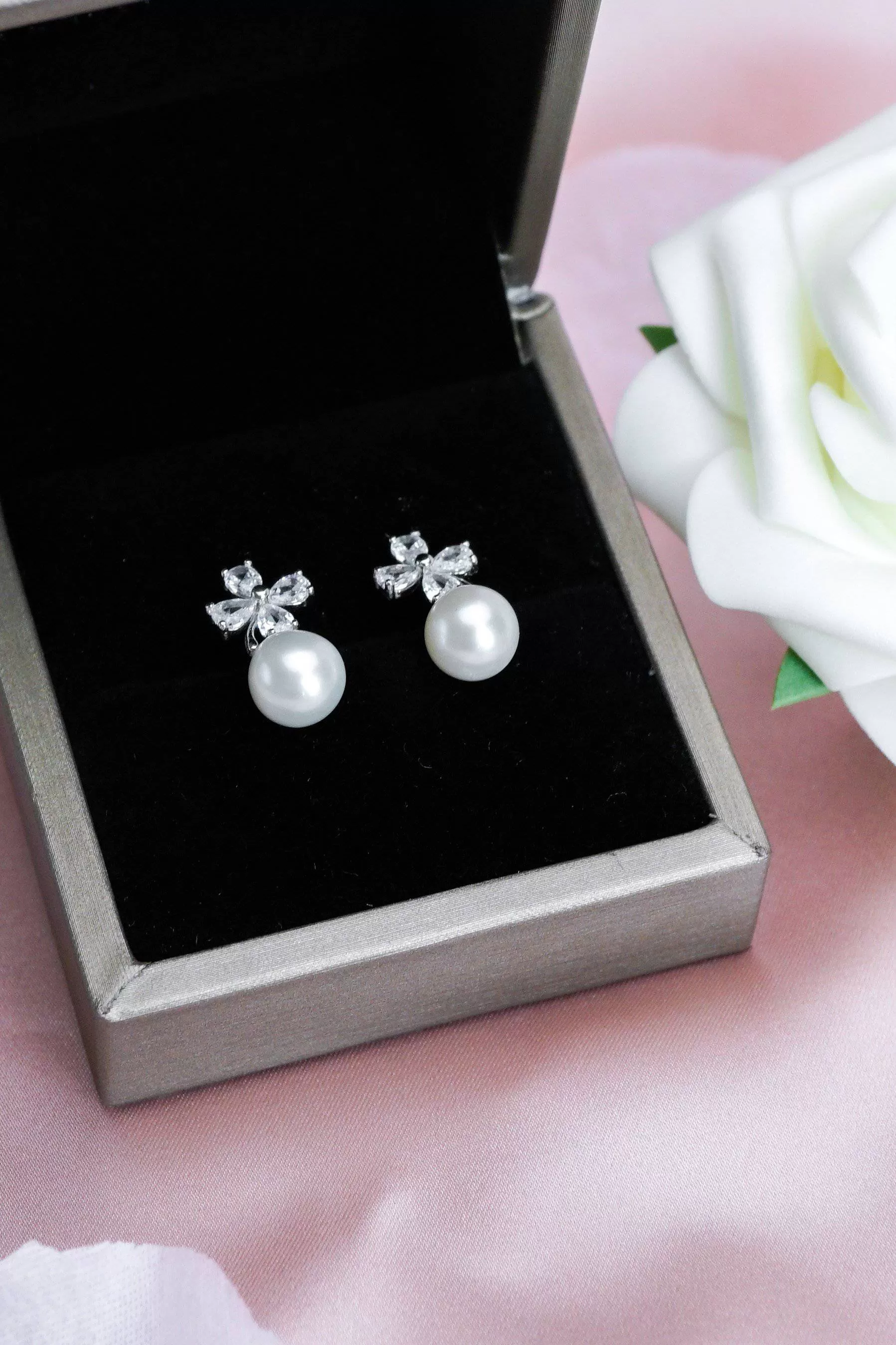 Elegant Freshwater Pearl Earrings WE00056