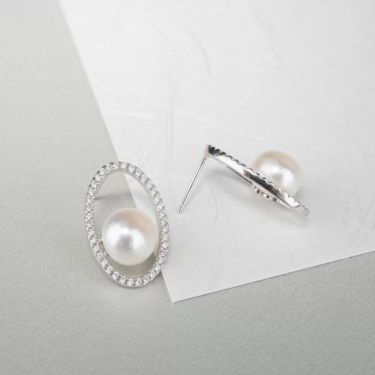 Elegant Freshwater Pearl Earrings WE00117