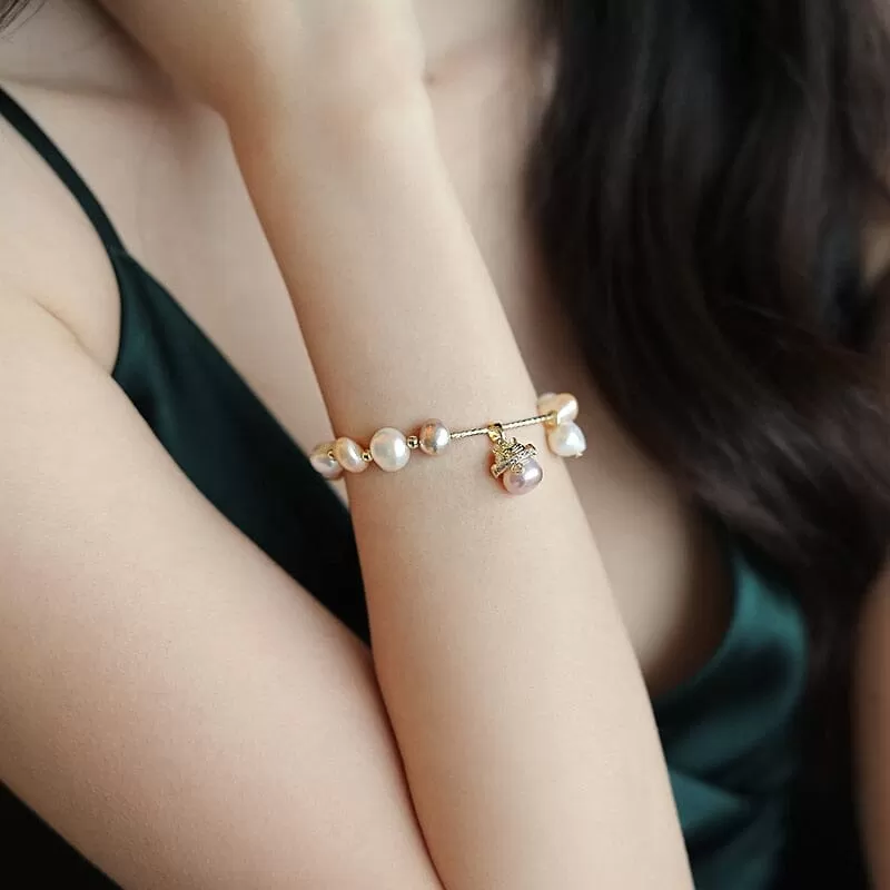 Elegant Freshwater Pearl Lucky Cat Bracelet