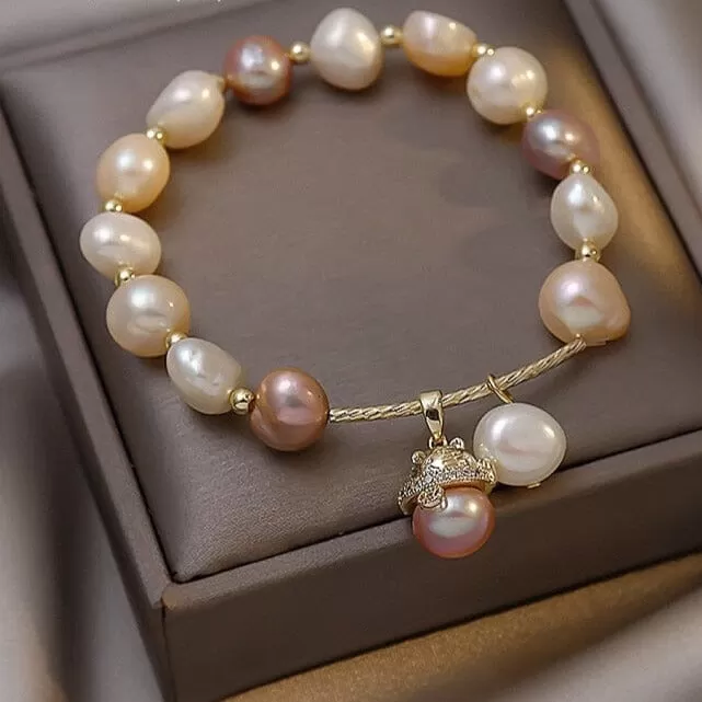 Elegant Freshwater Pearl Lucky Cat Bracelet