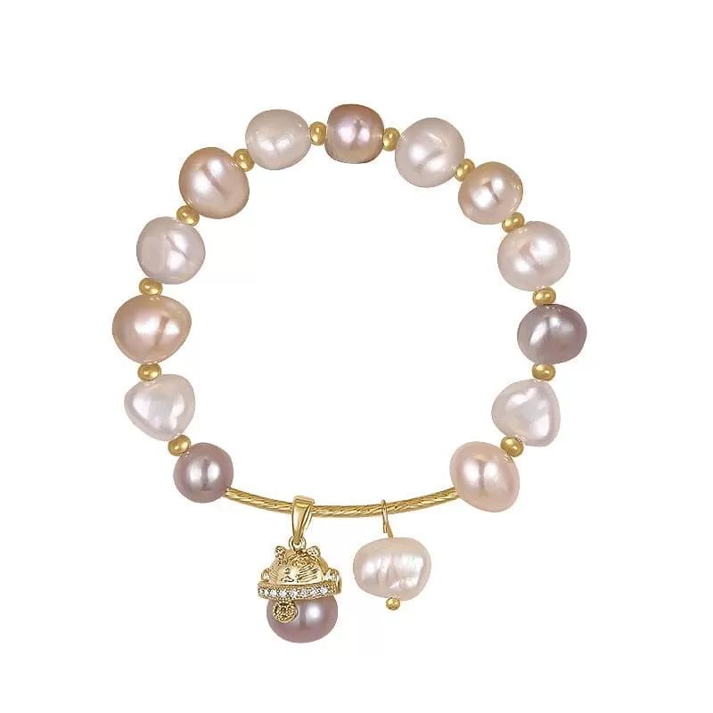 Elegant Freshwater Pearl Lucky Cat Bracelet