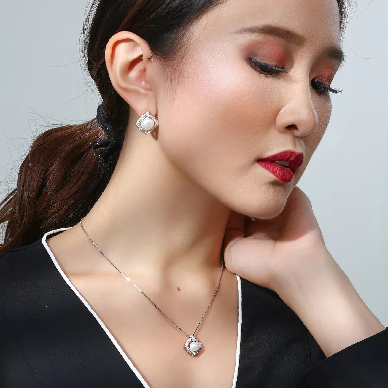 Elegant Freshwater Pearl Necklace WN00063