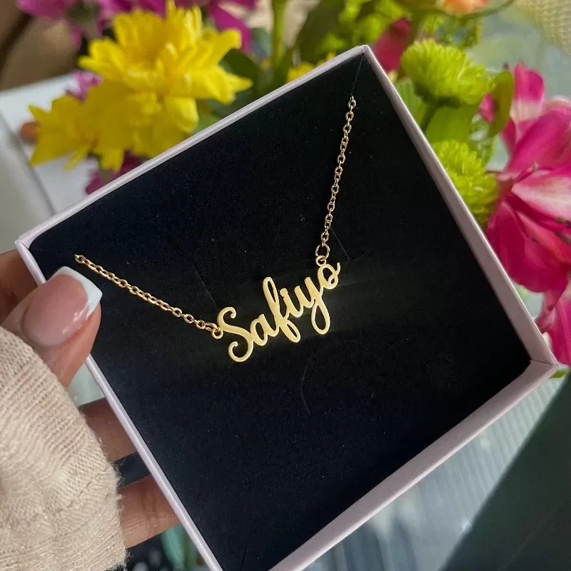 Elegant Looking Custom Name Necklace