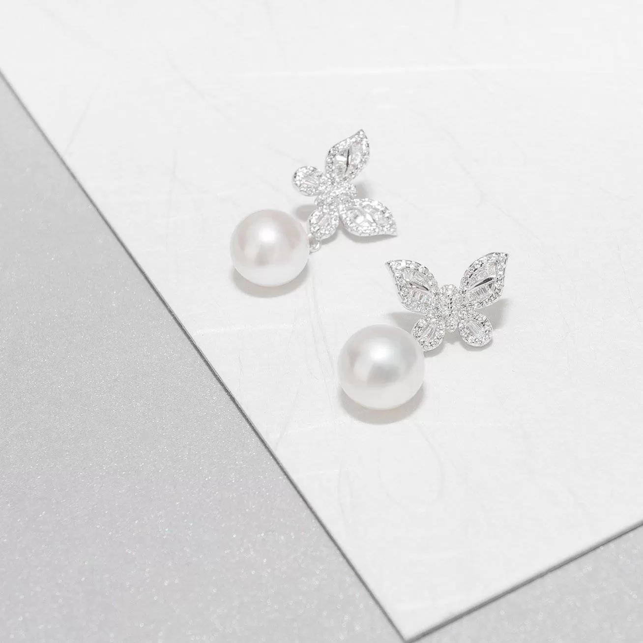 Elegant Pearl Earrings WE00179 | GARDENS