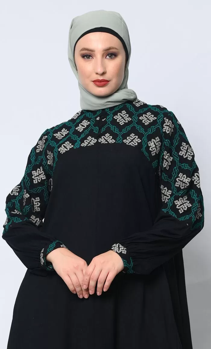 Elegant Simplicity: Embroidered Black Abaya with Box Pleats and Dual Pockets