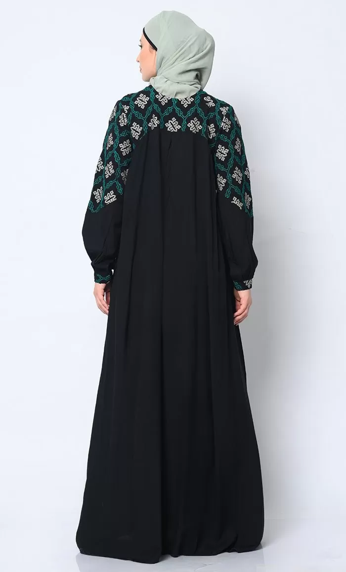 Elegant Simplicity: Embroidered Black Abaya with Box Pleats and Dual Pockets