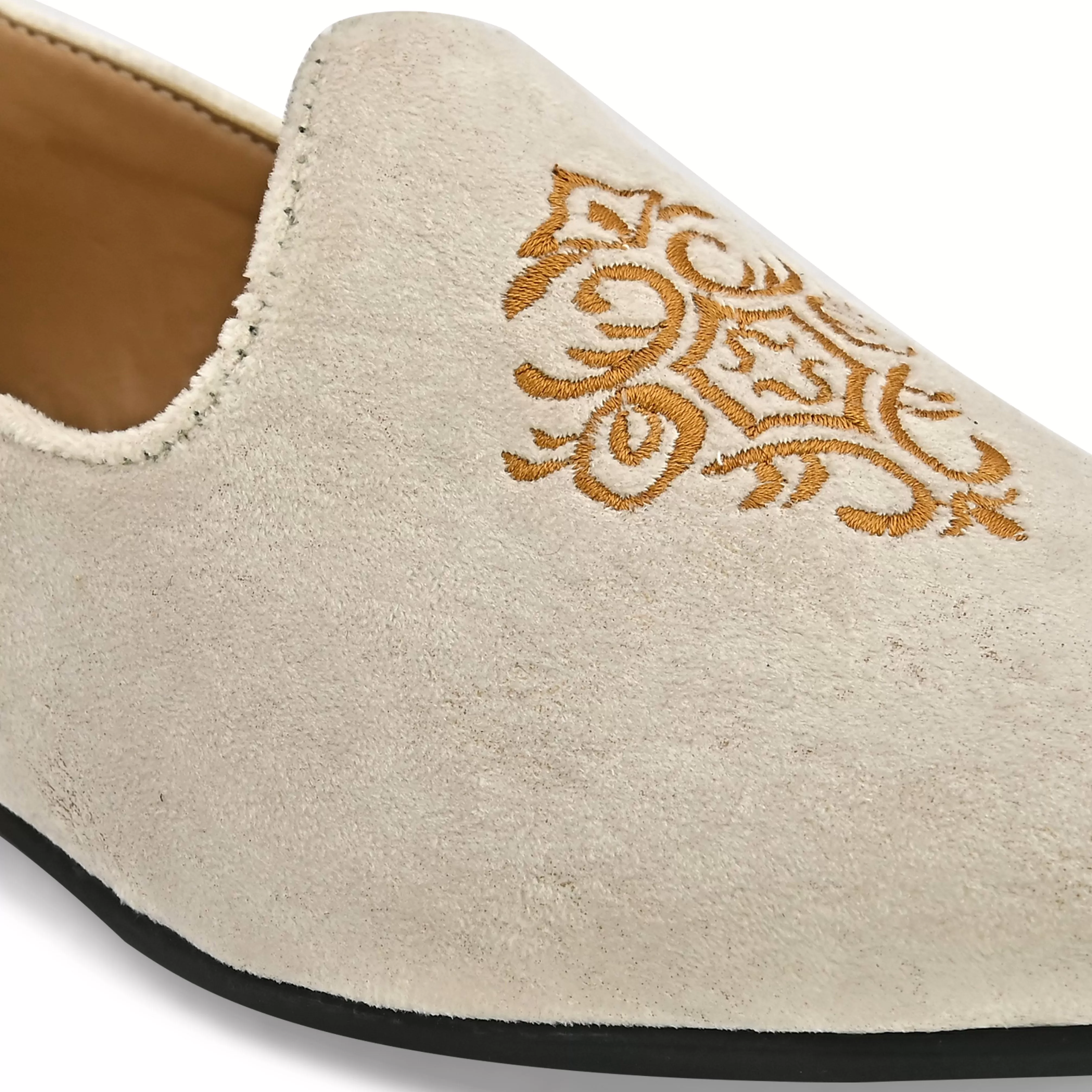 Grace Embroidered Beige Juttis