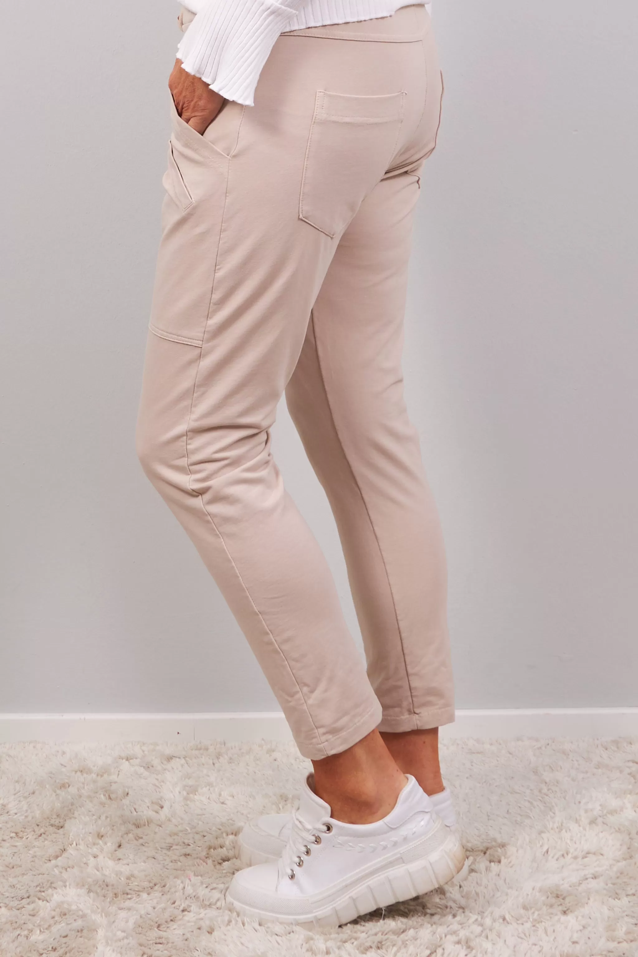 Joggpants mit großen Taschen, beige