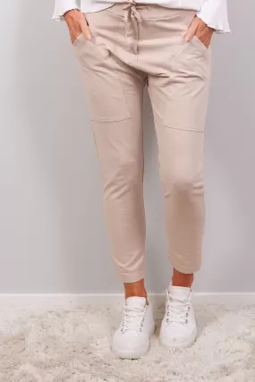 Joggpants mit großen Taschen, beige