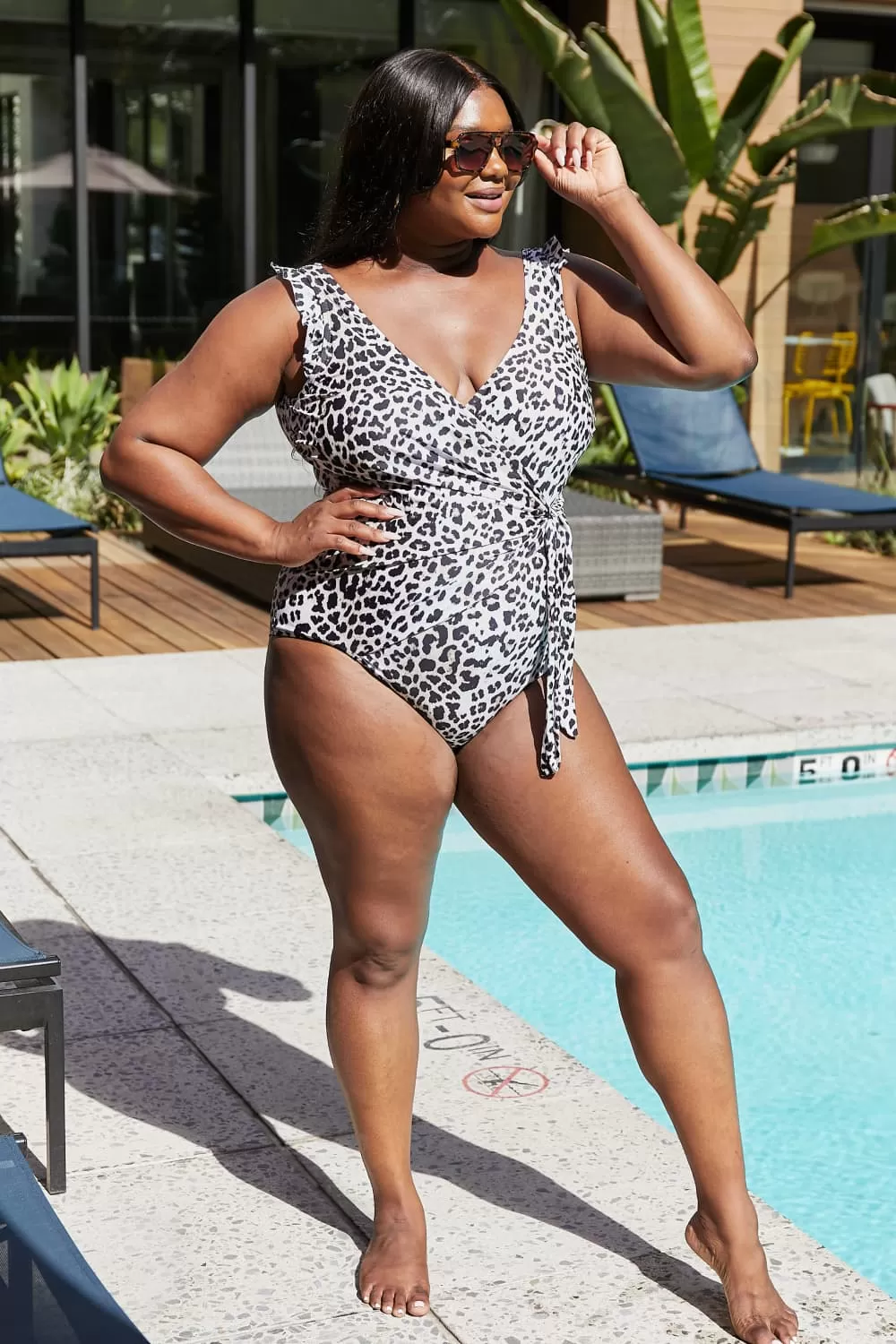 Marina West Swim Plus Size Float On Ruffle Faux Wrap Einteiler in Cat Mother Daughter-Bademode